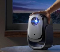 Ce nouveau mini vidéoprojecteur Full HD offre une expérience cinéma pour vraiment pas cher