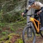 Ce VTT électrique de chez Decathlon, parfait pour partir en balade hors bitume, coûte 500 € de moins