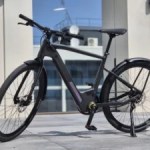 Intersport dégaine un nouveau vélo électrique abordable : légèreté et simplicité d’utilisation au menu