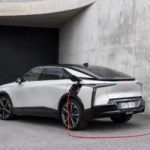 Les ingénieurs Stellantis expliquent pourquoi leur meilleure voiture électrique ne peut pas se recharger plus vite