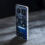 Amazon fait une belle offre sur le récent Nothing Phone (3a) Pro, un smartphone au look audacieux