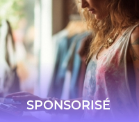 numerama_professional_photography_of_a_woman_paying_by_card_i_e1e405b8-e574-40d4-965a-93d79fd9843e_1