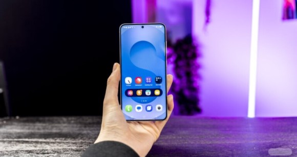 Galaxy S26 : Samsung préparerait un gros coup côté IA pour moins dépendre de Google