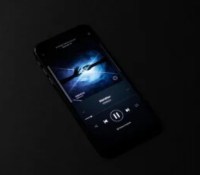 Universal, Sony, Warner : les majors de la musique seraient sur le point de tout donner à l’IA