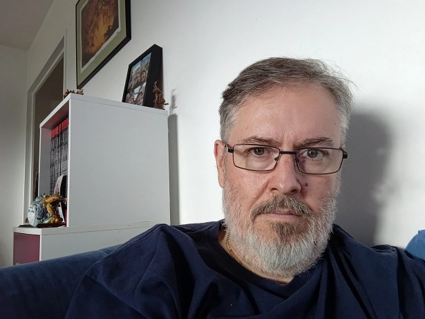 TCL 60 SE NXTPAPER - selfie 1