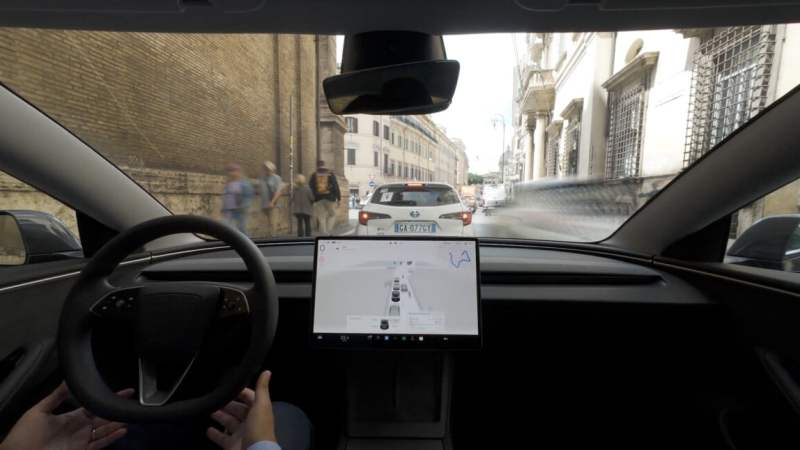 «&nbsp;Impossible de dire si c’est un humain&nbsp;»&nbsp;: un expert de Nvidia bluffé après avoir testé la conduite autonome de Tesla