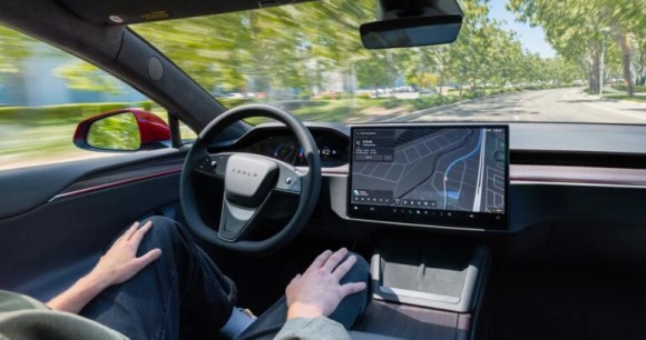 Tesla Model S en mode FSD