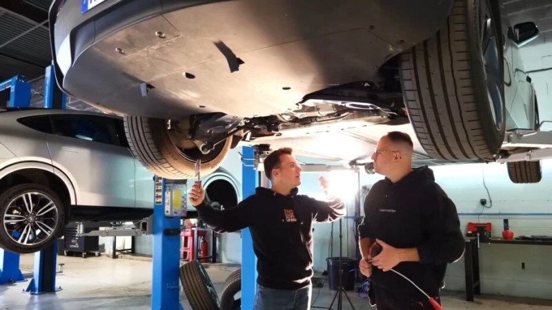 Giga casting, freinage, batteries : ils ont comparé le Tesla Model Y 2025 et le Xpeng G6