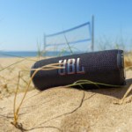 Test JBL Flip 7 : la reine des enceintes portables pousse le volume