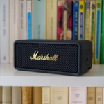 Une enceinte Bluetooth championne de l&rsquo;autonomie et des écouteurs sans fil notés 9/10 : voici ce que contient ce pack Marshall à moins de 180 €