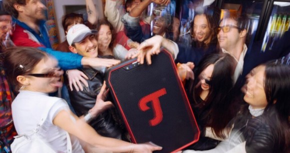 Cette enceinte portable de soirée Teufel va faire trembler vos murs