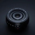 Fujifilm lance un petit objectif très compact et lumineux, idéal pour la photo de rue