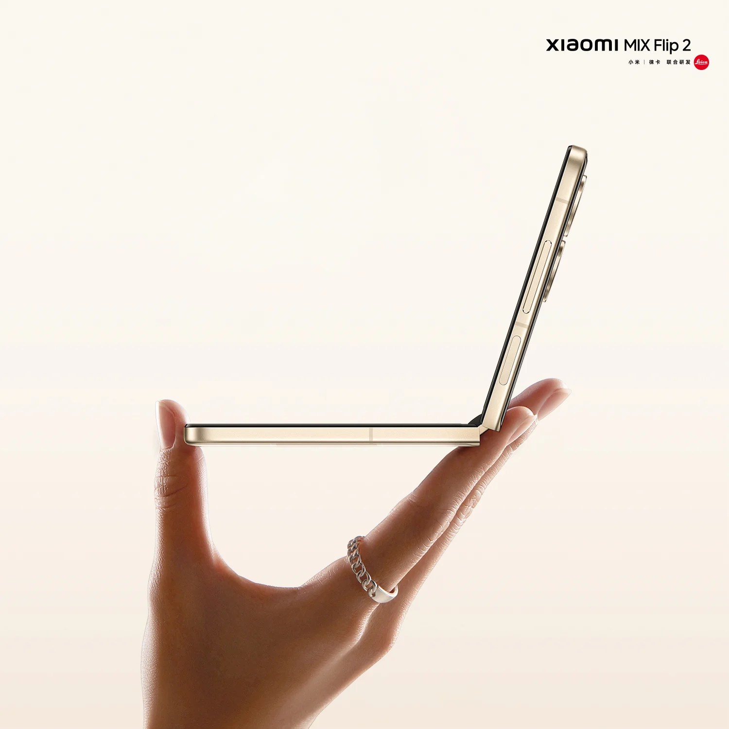 Xiaomi Mix Flip 2 // Source : Xiaomi