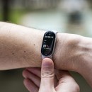 Noté 9/10, le récent bracelet Xiaomi Smart Band 10 est déjà à -20 % sur Amazon