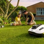 Par cette chaleur, mieux vaut laisser la corvée de tondre la pelouse à ce robot autonome Yuka Mini 500 en promo à -27 %