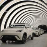 La domination de Tesla s’effondre : BYD s’impose comme le nouveau géant de la voiture électrique