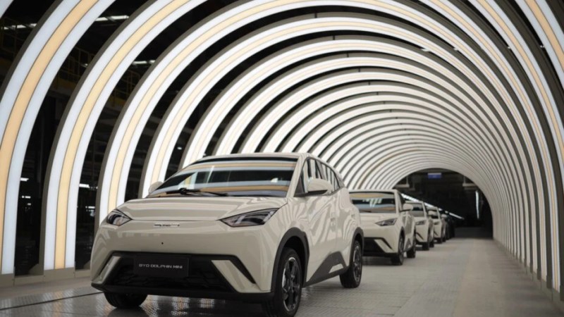 La domination de Tesla s’effondre : BYD s’impose comme le nouveau géant de la voiture électrique