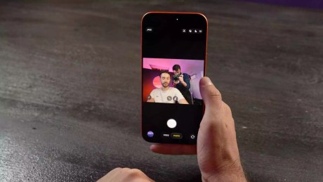 17-pro-max-selfie
