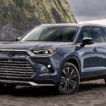 Toyota retarde sa prochaine voiture électrique pour profiter du carton de son gros SUV essence