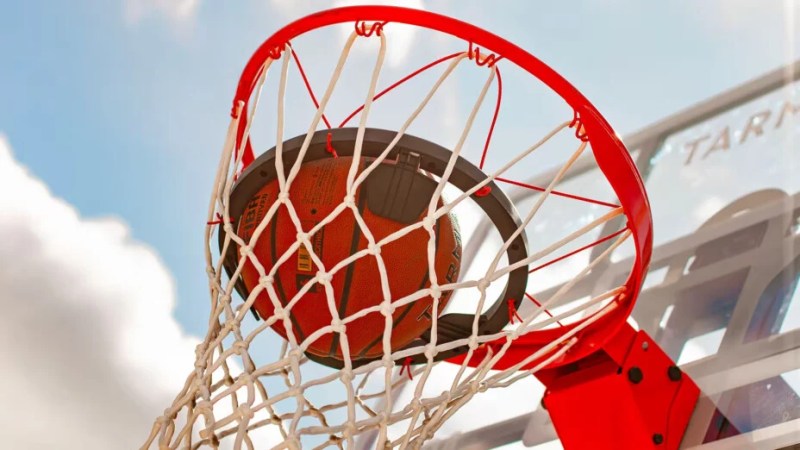 On a essayé l’arceau de basket connecté Decathlon : le dunk à portée de toutes les bourses