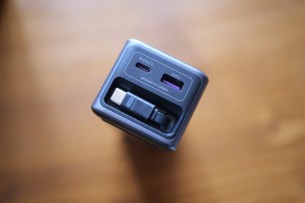 Batteries et chargeurs - Frandroid - P1089953