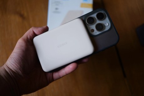 Batteries et chargeurs - Frandroid - P1089966