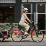 Personne d’autre ne l’avait fait : des remorques vélo en libre-service sont testées à Montréal
