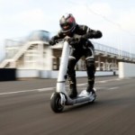 Au Royaume-Uni, la police traque les trottinettes électriques illégales avec des drones