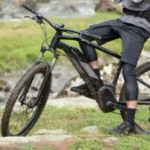 Ce VTT électrique de chez Decathlon, idéal pour les randonnées, coûte 300 € de moins grâce à cette offre