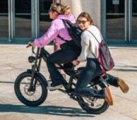 Enfants vélo électrique fatbike trottoir