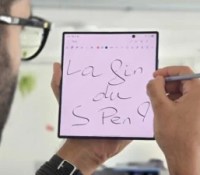 Le Samsung Galaxy Z Fold 7 n'est pas compatible avec le S Pen (le texte sur cette photo a été écrit au doigt) // Source : Frandroid