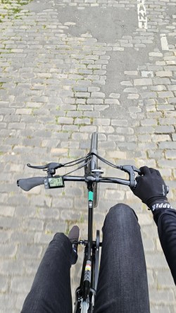 Hitway BK8S essai conduite pavés