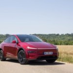 On a essayé le moins cher des Tesla Model Y : pourquoi il n’y a pas besoin de payer plus