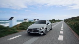 Mercedes CLA 2 - 00010 Fahrveranstaltung Mercedes-Benz CLA mit EQ Technologie in Kopenhagen, 2025 // Test Drive Mercedes-Benz CLA with EQ Technology in Copenhagen, 2025
Mercedes-Benz CLA 350 mit EQ Technologie | Energieverbrauch kombiniert: 14,7‒ 12,5 kWh/100 km | CO2-Emissionen kombiniert: 0 g/km | CO2-Klasse: A // Mercedes-Benz CLA 250+ with EQ Technology | Energy consumption combined: 14.7 – 12.5 kWh/100 km | CO2 emissions combined: 0g/km | CO2 class: A
Alpine grey uni / Leather black, energy green
