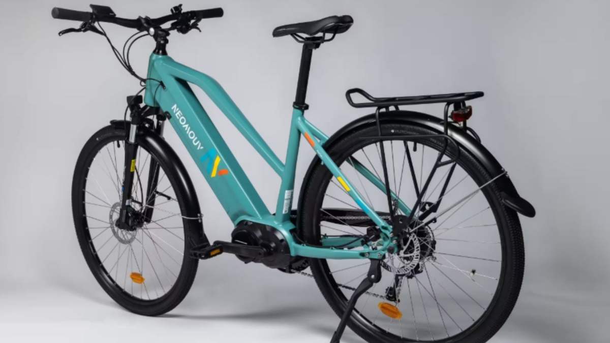 Image Ce vélo électrique confortable avec 100 km d’autonomie coûte 350 € de moins chez Decathlon