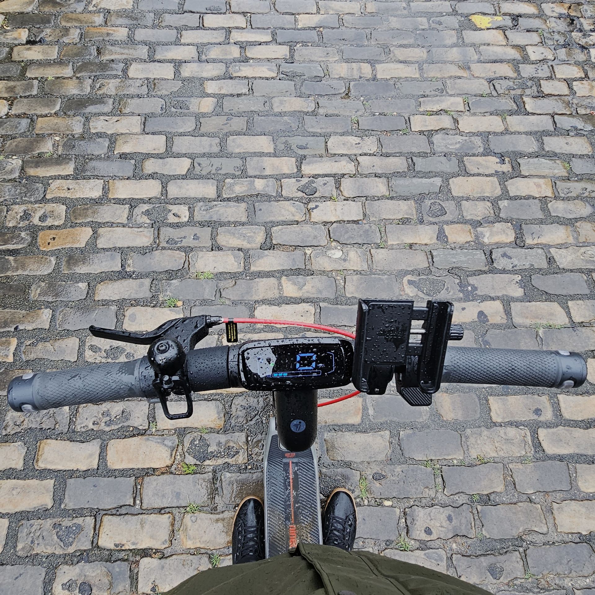 Ninebot E3 Pro E conduite pavés