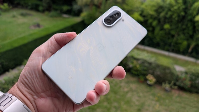 OnePlus casse déjà le prix de son smartphone qui veut concurrencer le Phone (3a) et le Galaxy A36