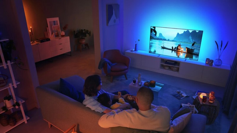 Un TV Philips Ambilight de 43″, HDR10 et une barre de son pour 300 €, voici la bonne affaire du jour