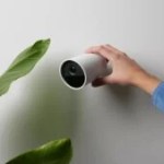 Boulanger baisse de 45 % le prix de la Philips Hue Secure, une caméra connectée avec sirène intégrée