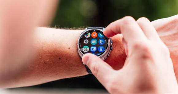 La Samsung Galaxy Watch 8 Classic // Source : Robin Wycke - Frandroid La Samsung Galaxy Watch 8 Classic // Source : Robin Wycke - Frandroid