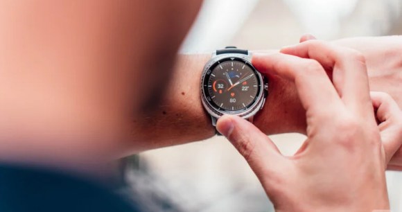 La Samsung Galaxy Watch 8 Classic // Source : Robin Wycke - Frandroid