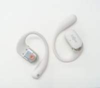 Chaque écouteur dispose d'une zone tactile et d'un bouton de commande