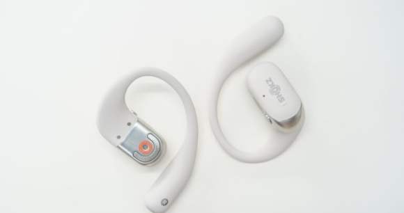 Chaque écouteur dispose d'une zone tactile et d'un bouton de commande