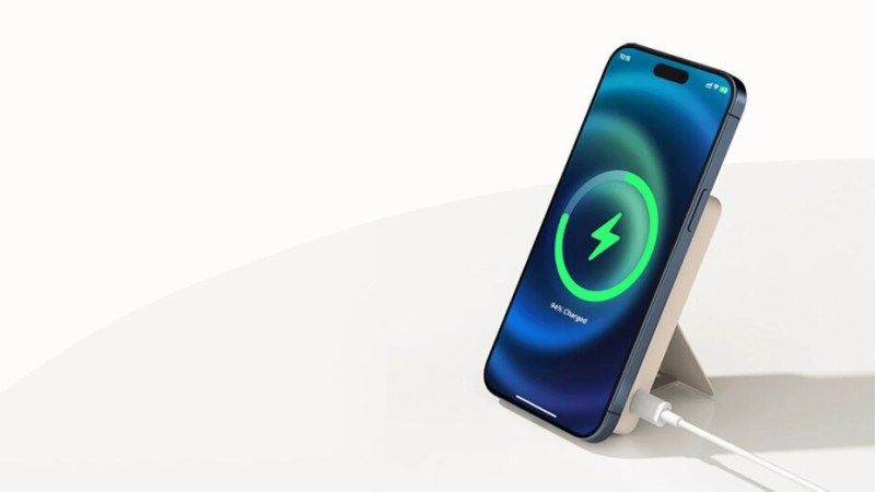 À -30 %, cette batterie externe magnétique qui se greffe à votre smartphone Xiaomi ou Apple est l’accessoire pas cher qui peut sauver votre été