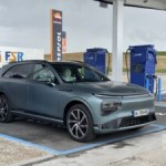 Xpeng G9 en recharge en Espagne sur une station Zunder // Source : Vincent Sergère pour Frandroid