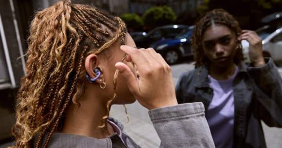 606179-LS_JBL_Soundgear-Clips_Lifestyle-Image_Purple_2-c5cd52-original-1754922866-resized