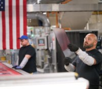 Apple va produire l'intégralité des verres de protection de l'iPhone et de l'Apple Watch aux États-Unis.
