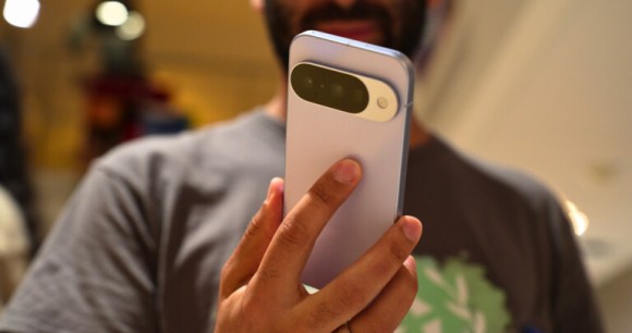 Google Pixel 10 // Source : Robin Wycke - Frandroid