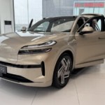 J’ai conduit le SUV électrique XXL et abordable chinois de Nio qui se « recharge » en 3 minutes : l’Onvo L90