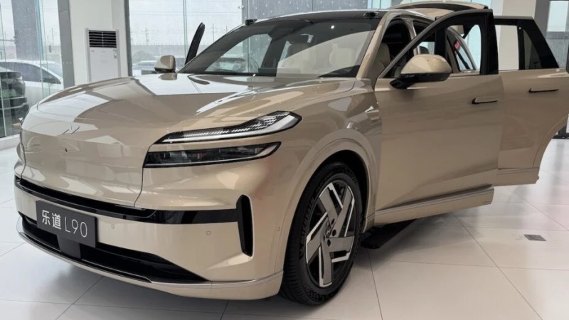 J’ai conduit le SUV électrique XXL et abordable chinois de Nio qui se « recharge » en 3 minutes : l’Onvo L90